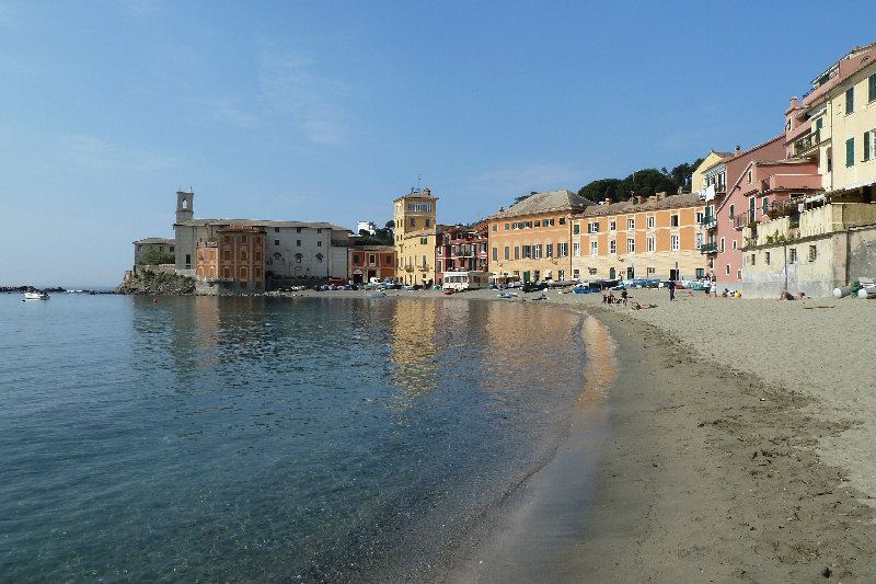 Сестри леванте. Сестри Леванте Италия. Sestri Levante пляж. Сестри Леванте Лигурия пляжи. Чистые пляжи сестри Леванте.