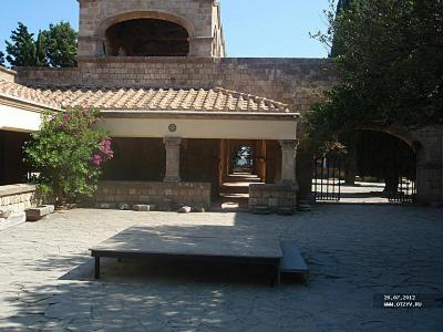 Внутренний двор Римско-Каталического монастыря.