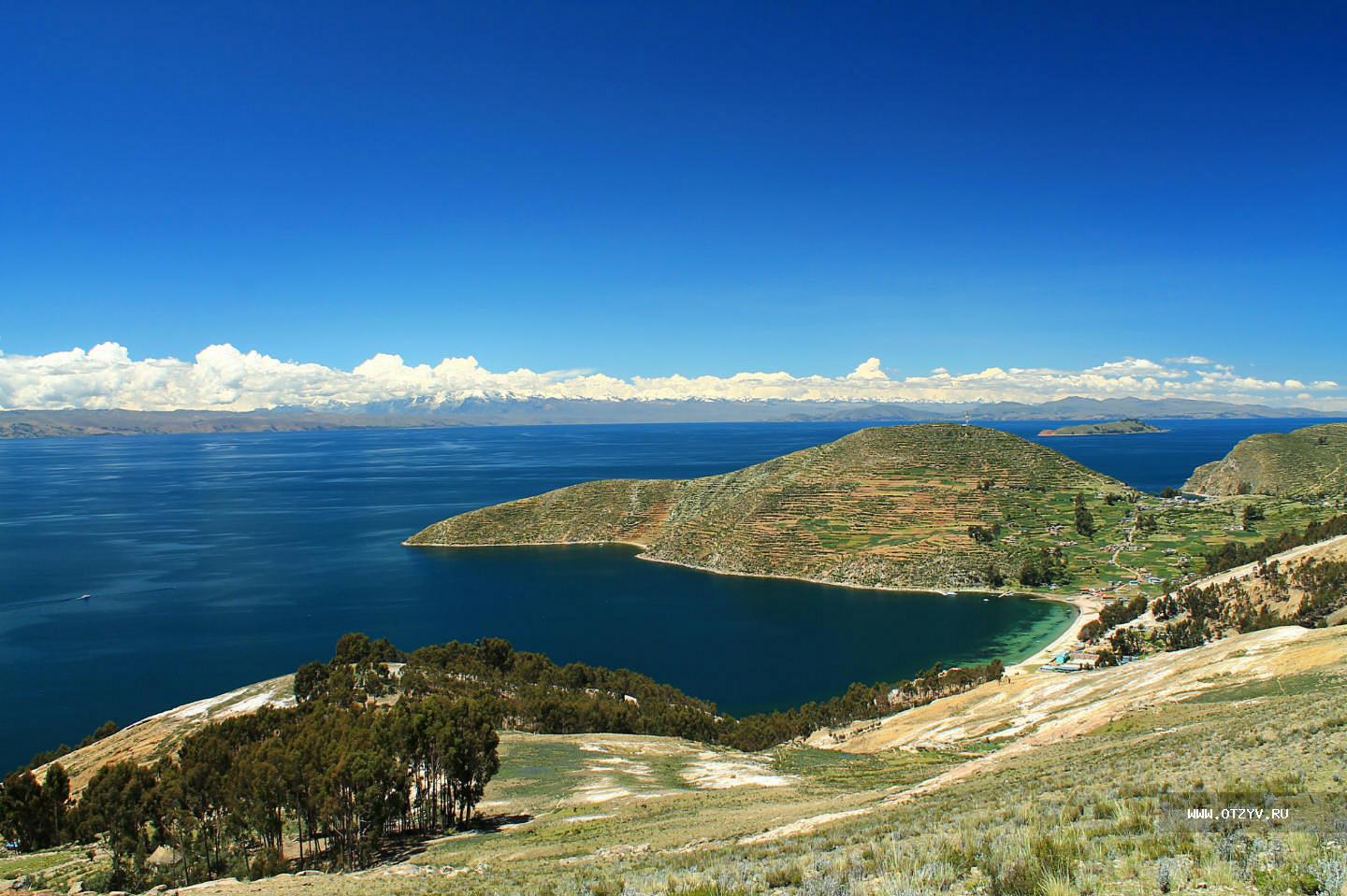 Высочайшее судоходное озеро. Озеро Титикака Перу. Южная Америка озеро Титикака. Боливия озеро Титикака. Высокогорное озеро Титикака.