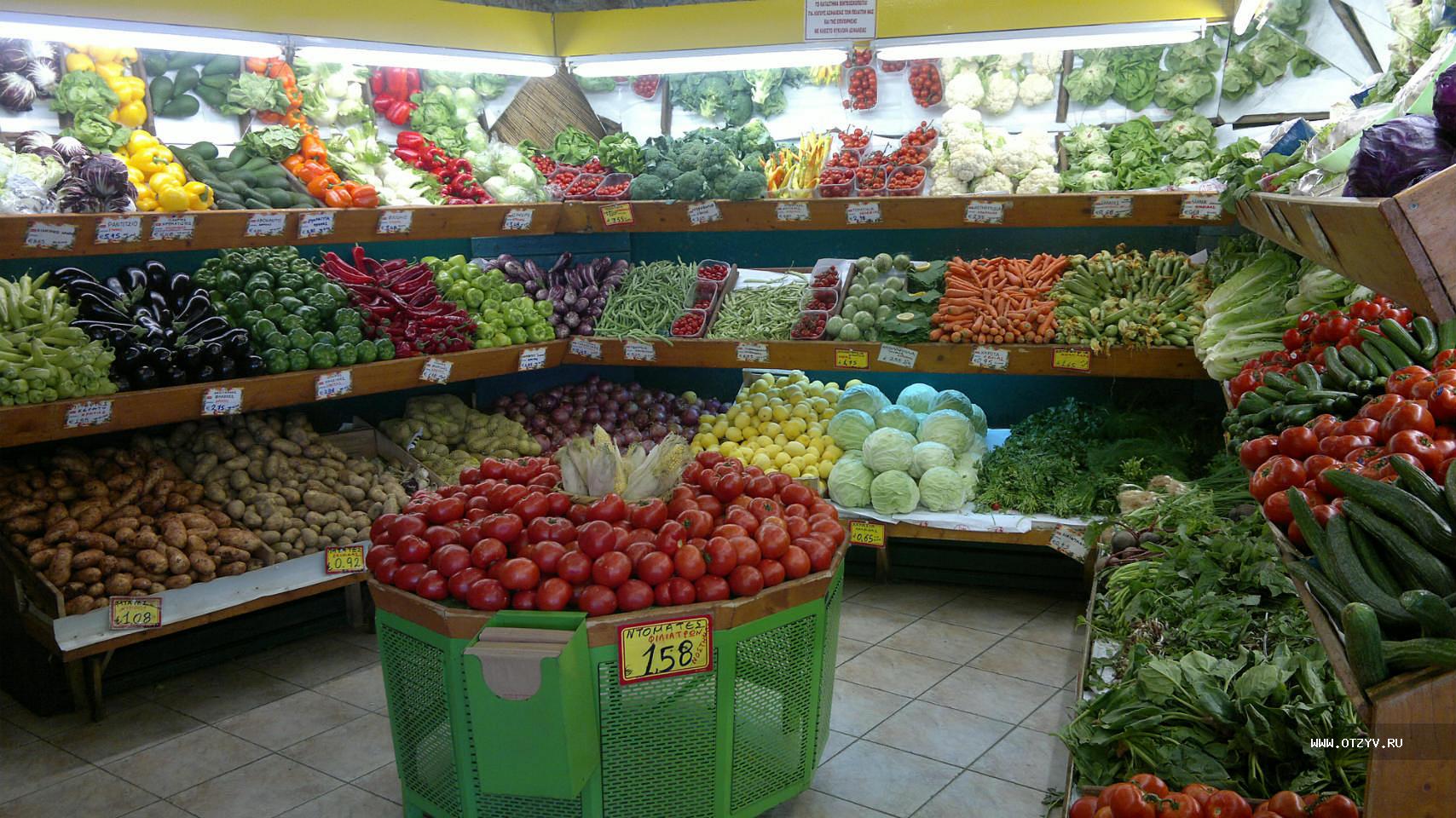 Рынок витрины. Овощной прилавок. Витрина для овощей и фруктов. Витрина овощи фрукты. Витрина с фруктами на рынке.