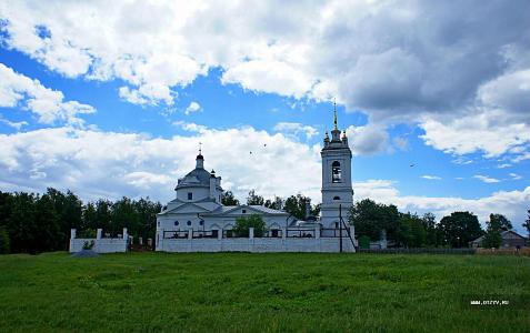 Вид на храм, где крестили и отпевали Сергея Есенина