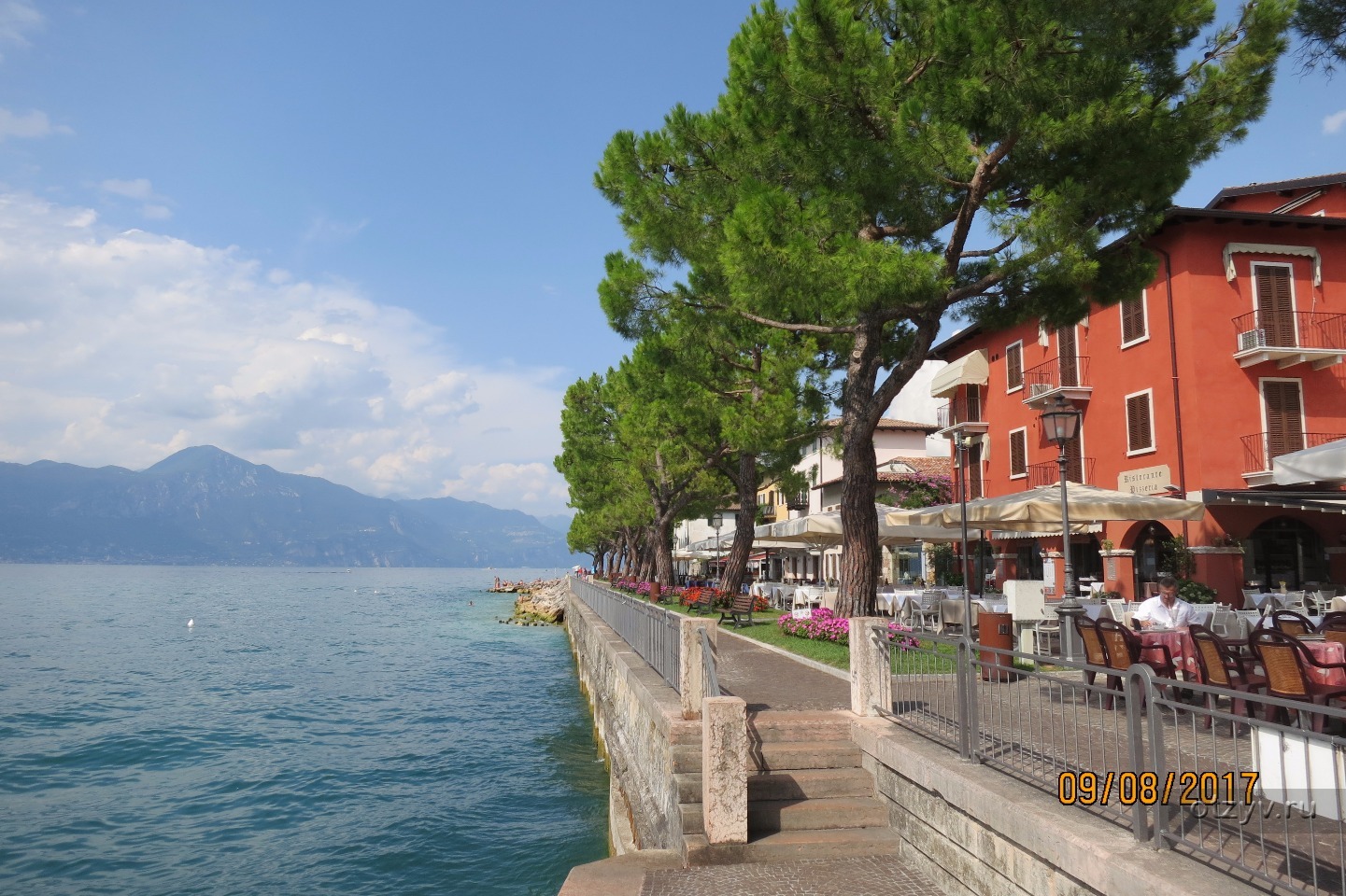 Cruiser in Park Lake Garda