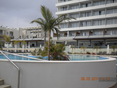 Территория, бассейн / Кипр, Лимассол, отель Royal Apollonia Beach 5*, март 2014