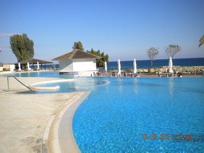 Территория, бассейн / Кипр, Лимассол, отель Royal Apollonia Beach 5*, март 2014