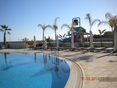 Территория, бассейн / Кипр, Лимассол, отель Royal Apollonia Beach 5*, март 2014