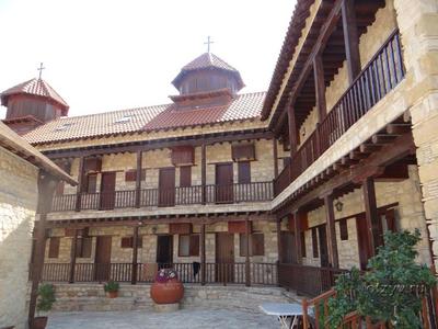 Женский монастырь Панагия Амасгу в деревне Монагри.