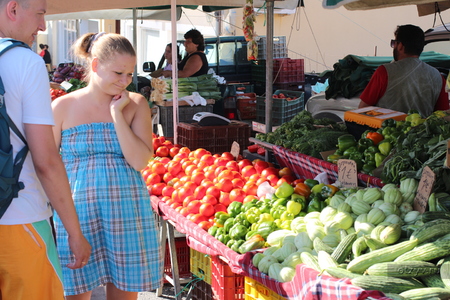 Рынок. / Продуктово-вещевой рынок в Агиос Николаосе (по средам с 07.00 до 13.00) (Крит, Греция)