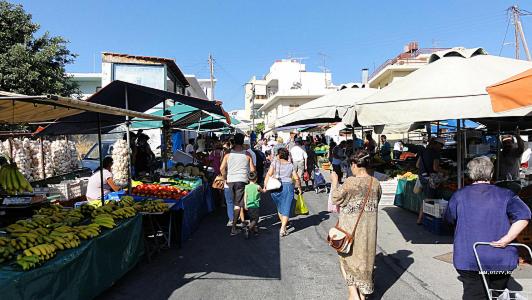 Рынок. / Продуктово-вещевой рынок в Агиос Николаосе (по средам с 07.00 до 13.00) (Крит, Греция)