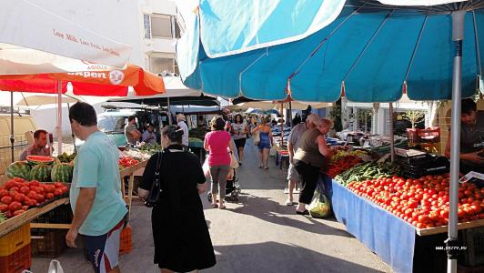 Рынок. / Продуктово-вещевой рынок в Агиос Николаосе (по средам с 07.00 до 13.00) (Крит, Греция)
