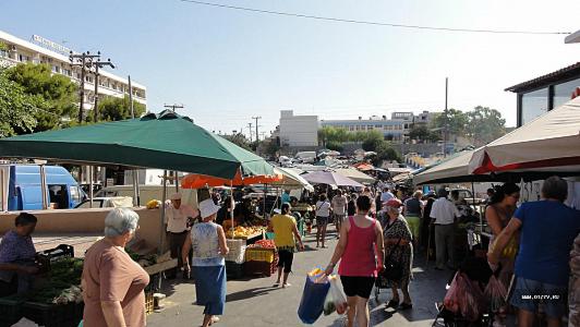 Рынок. / Продуктово-вещевой рынок в Агиос Николаосе (по средам с 07.00 до 13.00) (Крит, Греция)