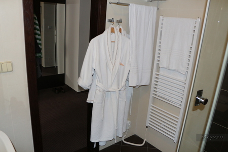 Халаты, полотенца и электрическая сушилка