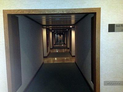 длиннючий коридор от номера до лифта