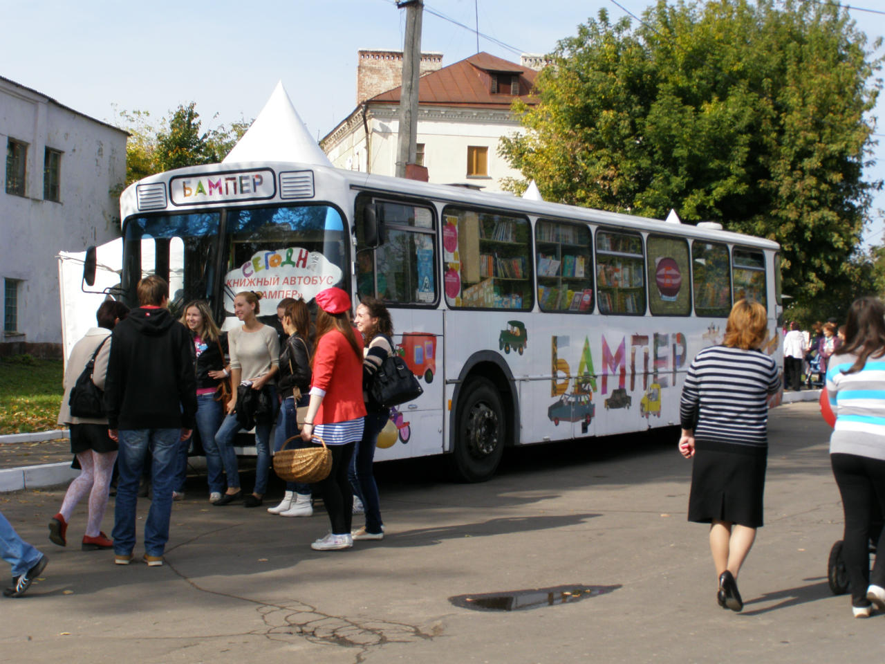 Транспорт коломна. Автобус до кладбища. Кладбище автобусов. Автобусное кладбище Москва. Автобусы до кладбищ Москва.