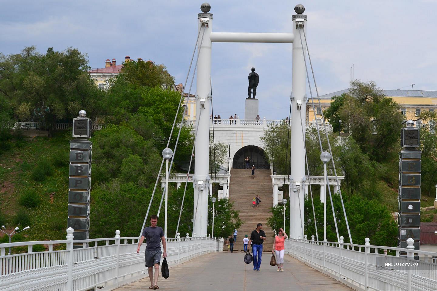 Пешеходный мост через Урал в Оренбурге