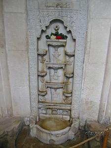 Знаменитый бахчисарайский фонтан