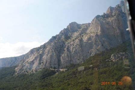 Вид на горы Ай-Петри с вагончика каеатной дороги