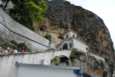 Мужской монастырь почти в горе