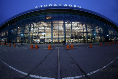 Развлекался, тренировался курить в 15-ти метрах от входа, про запас, так как площадь курилки этого заведения знакома