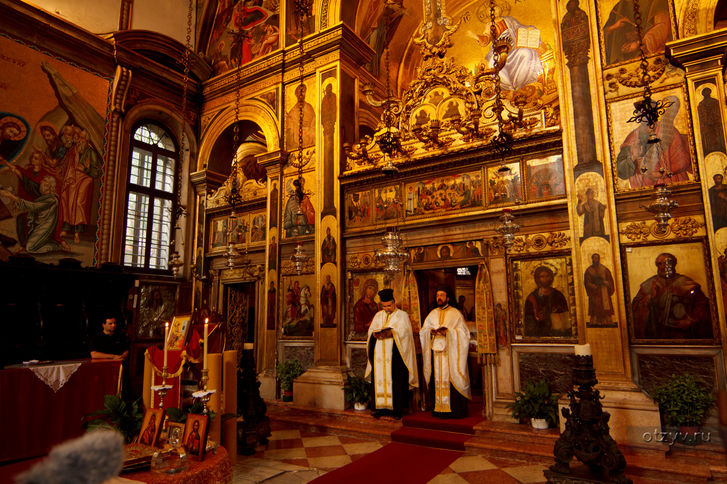 Православный храм внутри