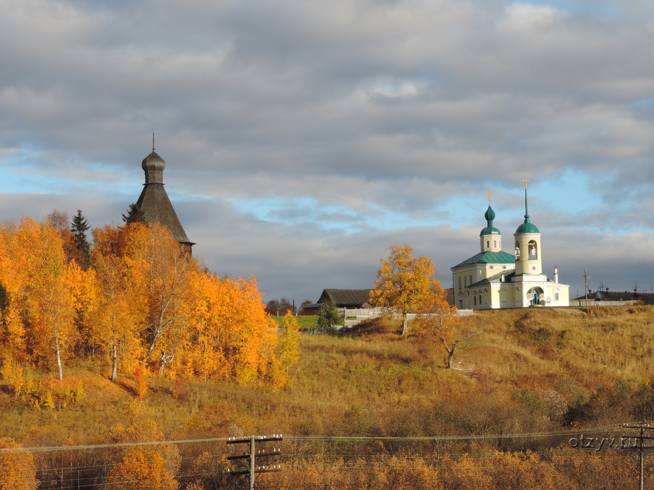 Сернурский храм осенью