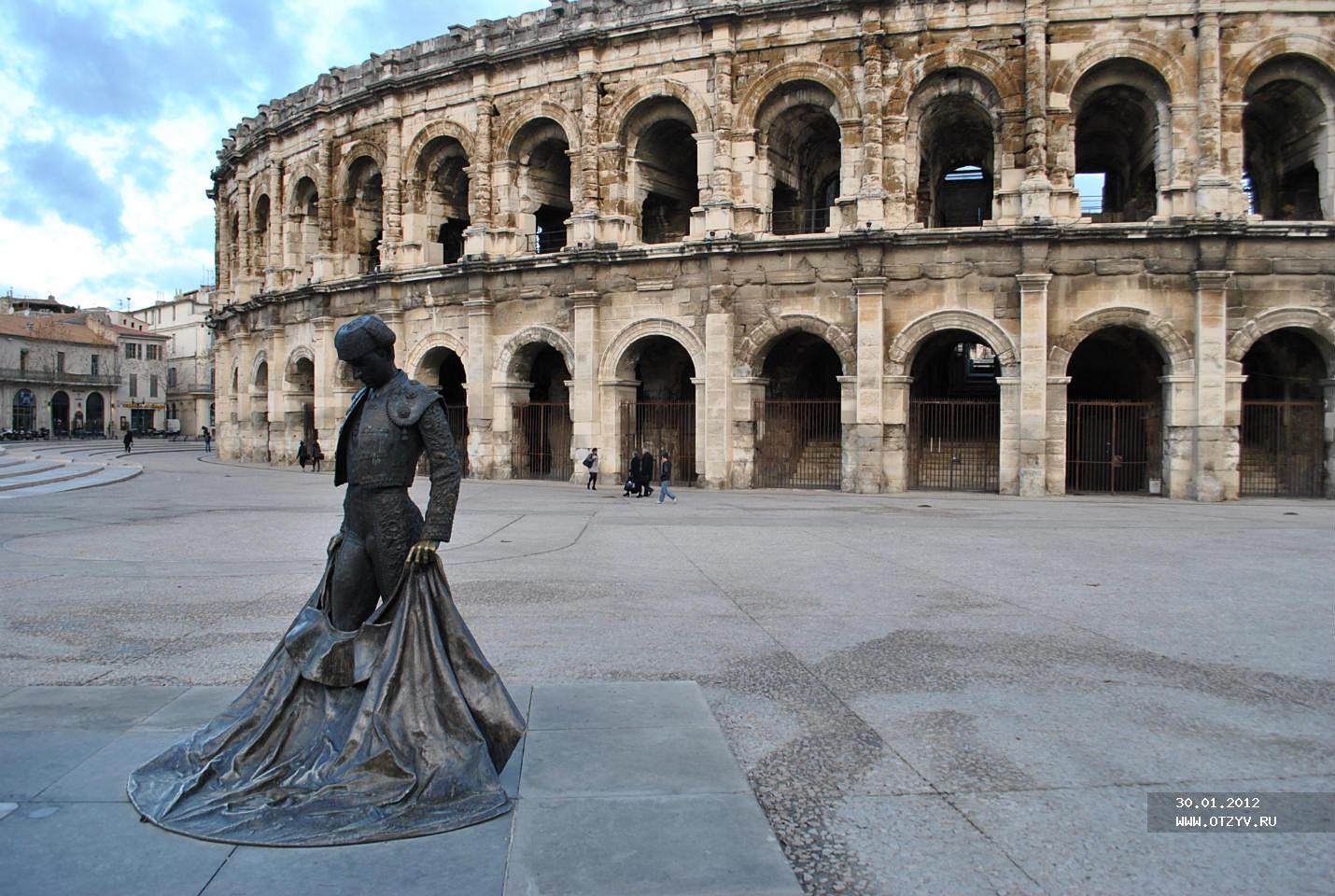 Ним франция. Nîmes город Франция. Ним Франция достопримечательности. Ним город.