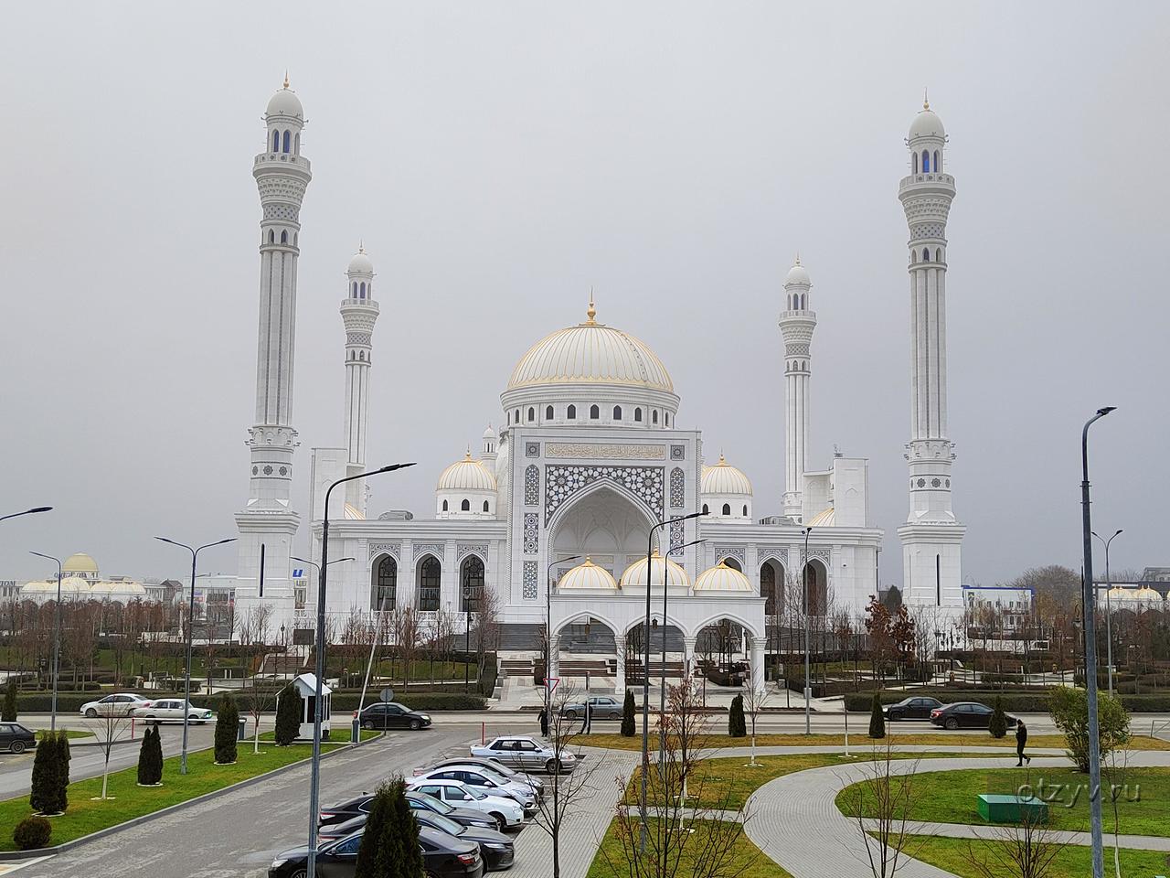 Мечеть в чечне самая. Самая большая мечеть в Украине. Самая большая мечеть в Сочи.