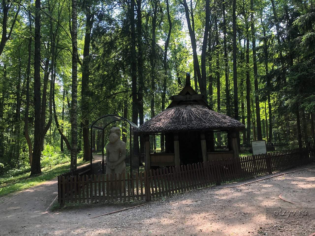 Абрамцево мураново. Церковь в Абрамцево. Парк Абрамцево. Абрамцево парк Кочевник. Усадьба Абрамцево храм.