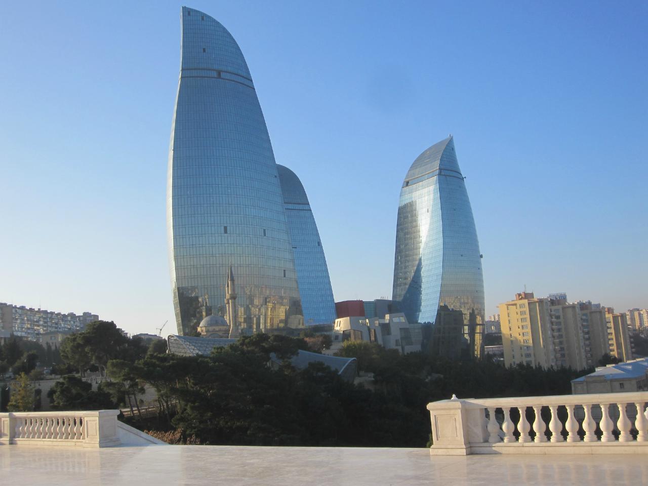 Широко шагает Азербайджан