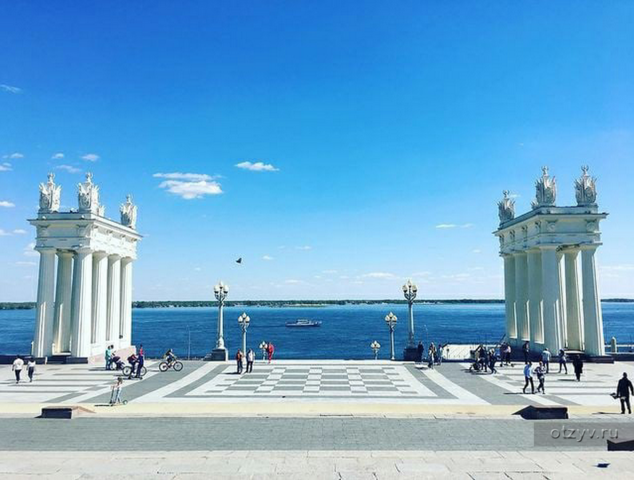 Волгоград трое. Такома набережная. Доброе утро Волгоград. Волгоград утром. Доброе утро Волгоград город картинки.