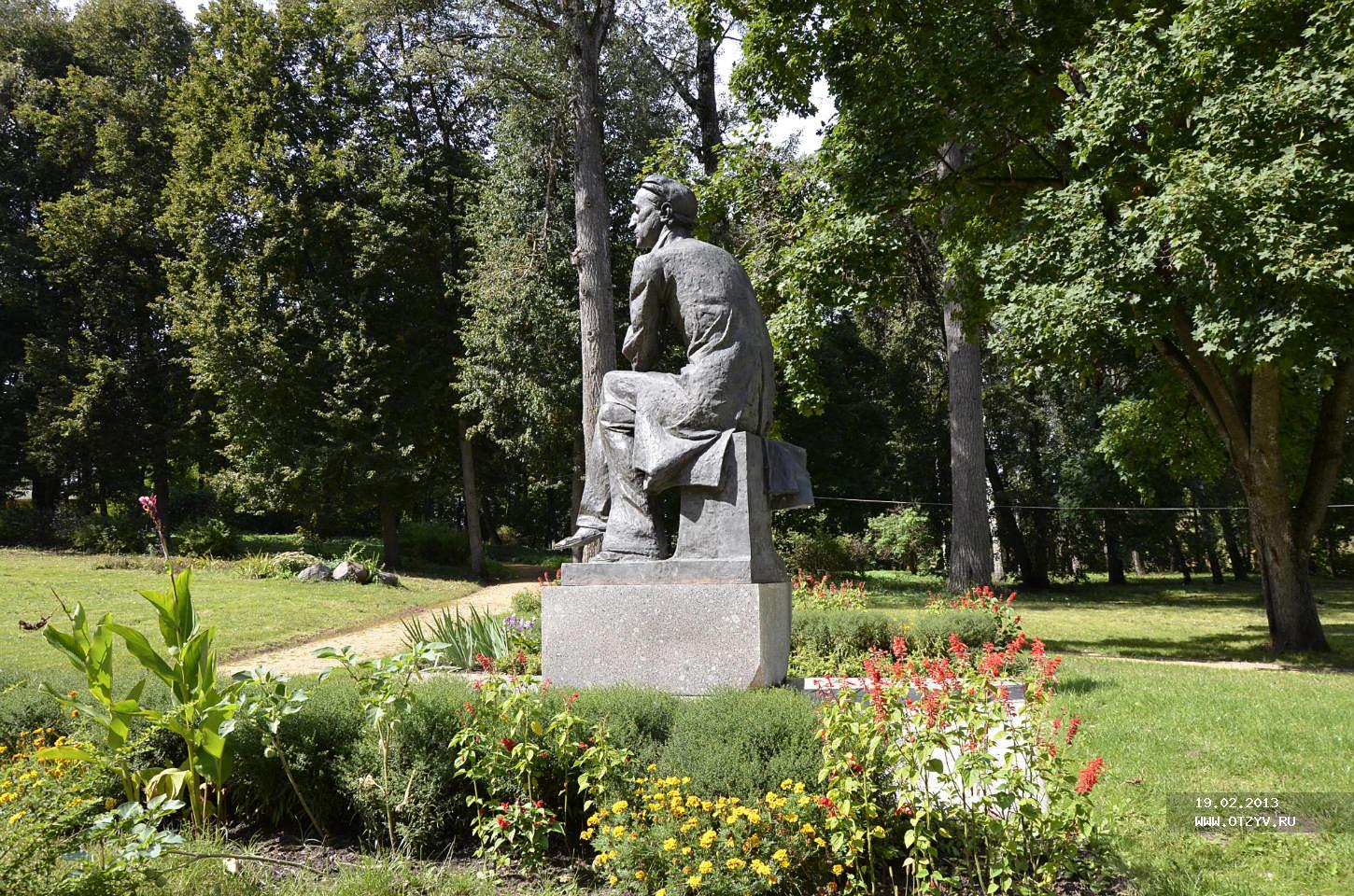 памятник тютчеву в москве