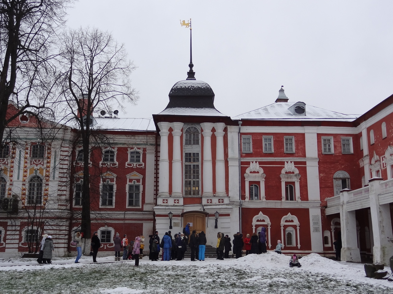 Здания вологды. Архиерейский двор (Вологда). Иосифовский корпус Вологодского Кремля. Гаврииловский корпус Вологда. Иосифовский собор Вологда.