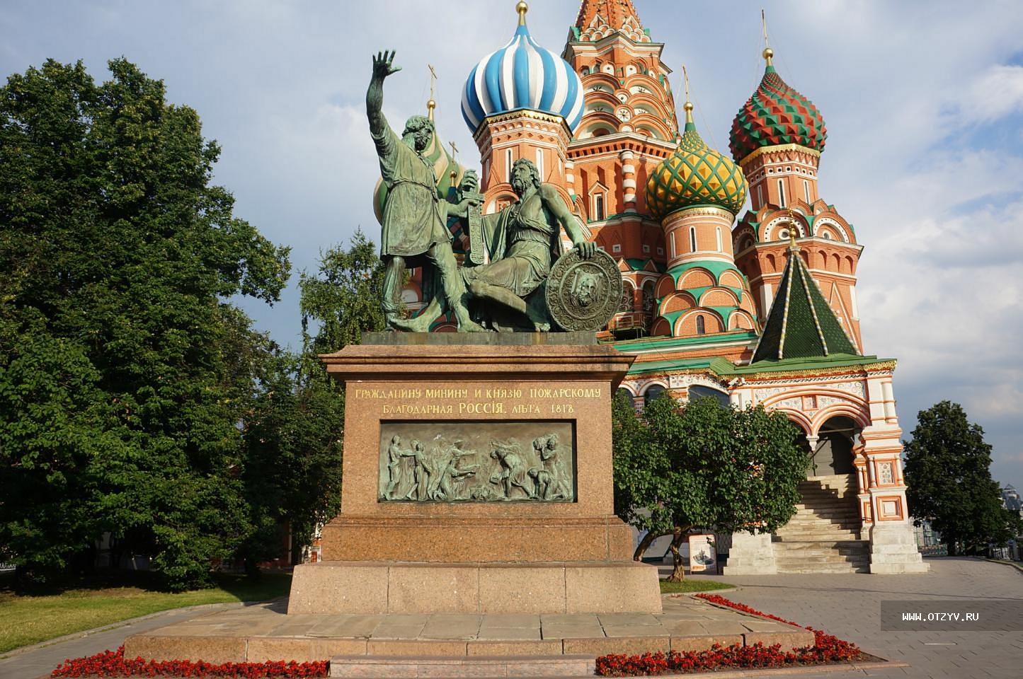 Монументы в москве