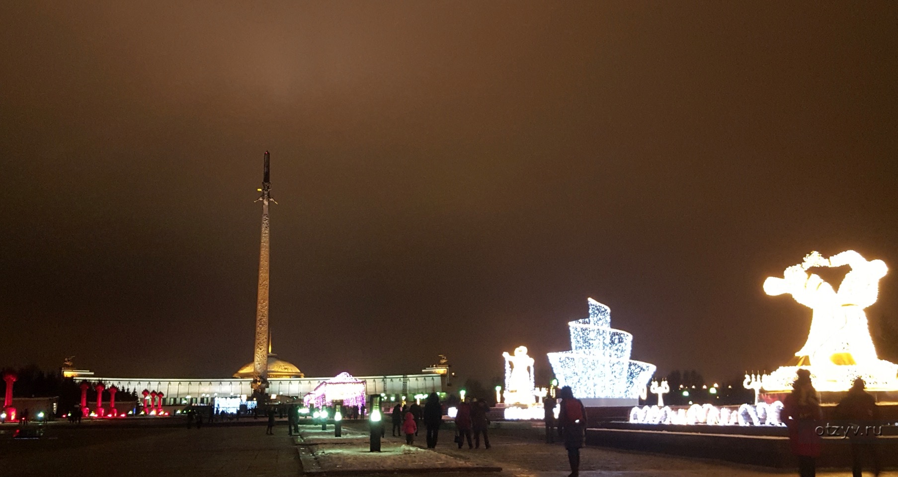 Поклонная гора новый год 2025 фото