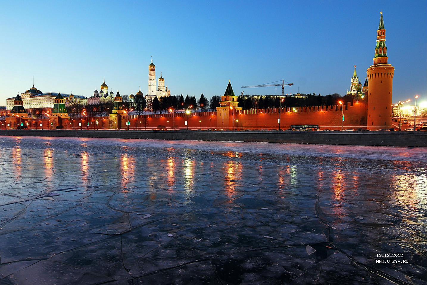 Берег Москвы река фото на против Кремля