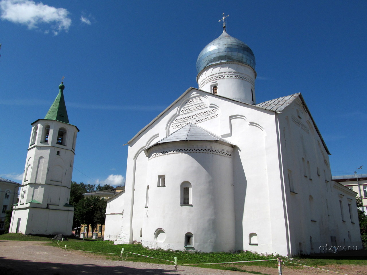 Церковь федора. Церковь Федора Стратилата 1360. Церковь Федора Стратилата Новгород. Церковь Федора Стратилата на ручье в Новгороде. Церкви Федора Стратилата на ручье (1361).