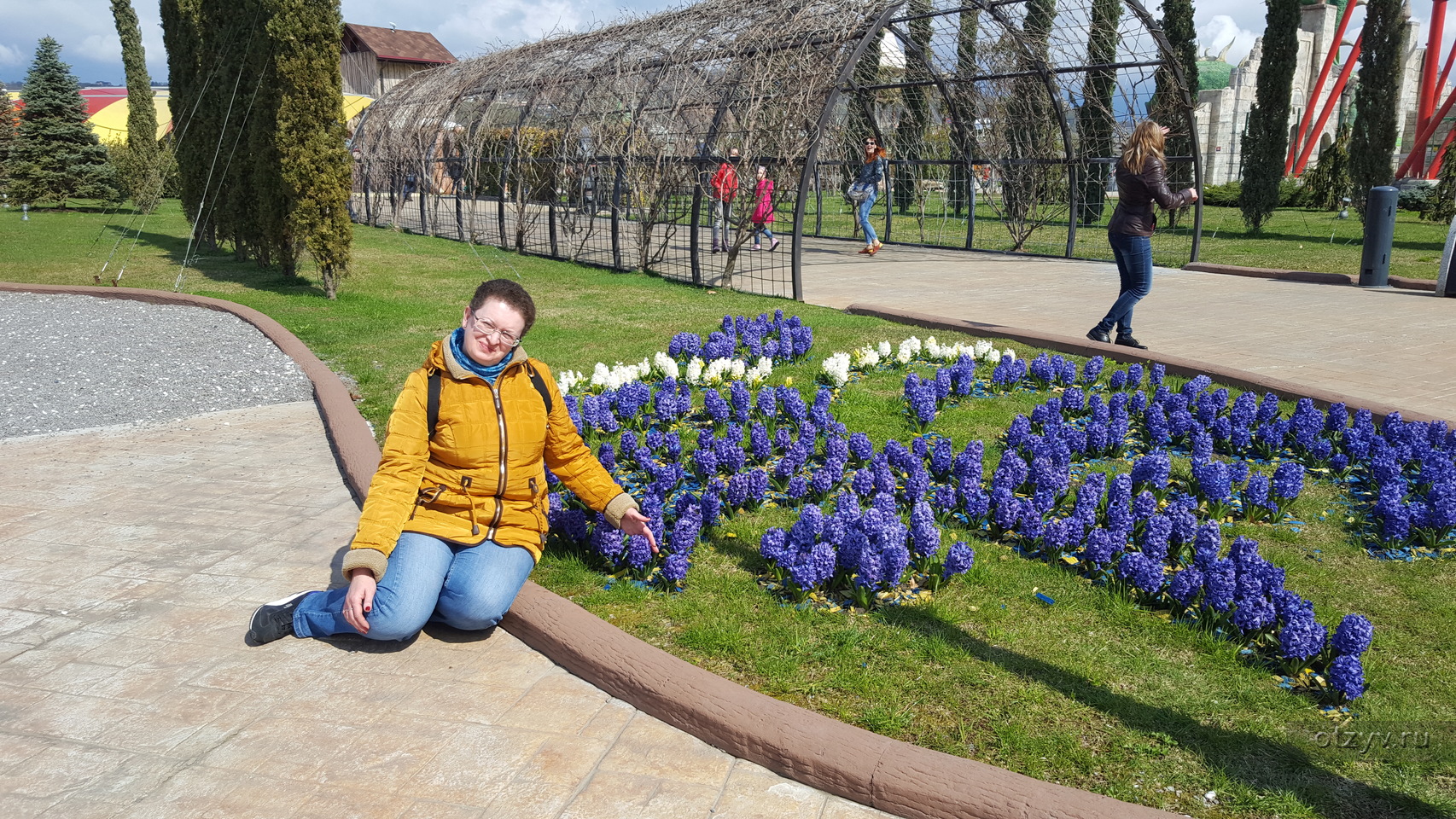 Март отзывы. Адлер в марте. Адлер в марте фото туристов. Сочи март Луки. Валерий Устинян Адлер.