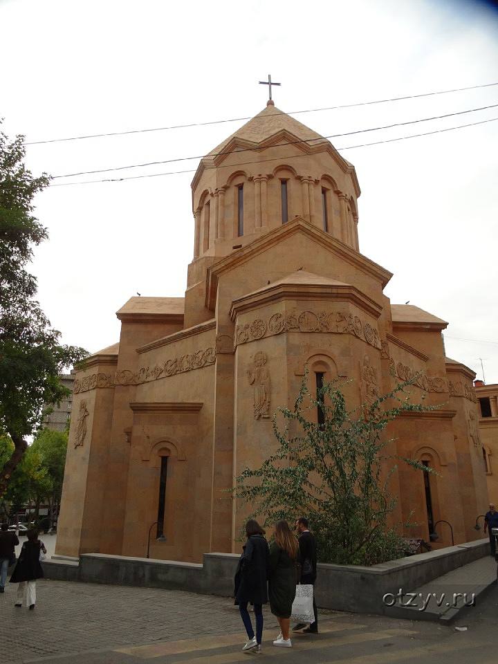 Улица Абовяна в Ереване. Церковь в Ереване ул Абовян. Армения город Абовян улицы. Церковь Святой Анны (Ереван).