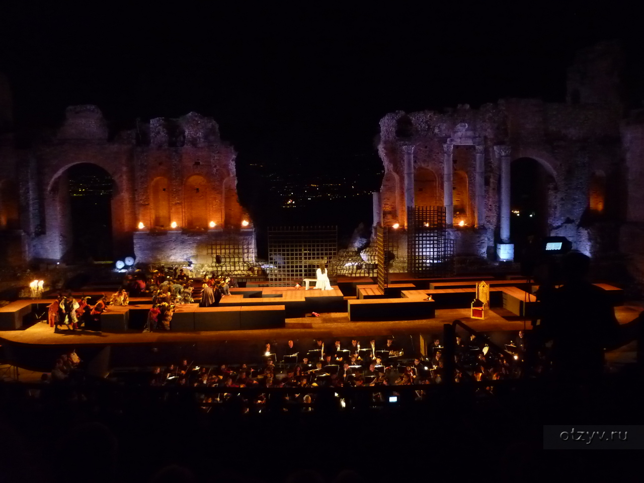Theatre evening. Амфитеатр Таормина. Театр в Таормине Сицилия. Колизей Таормина Сицилия. Концерты Таормина Италия.