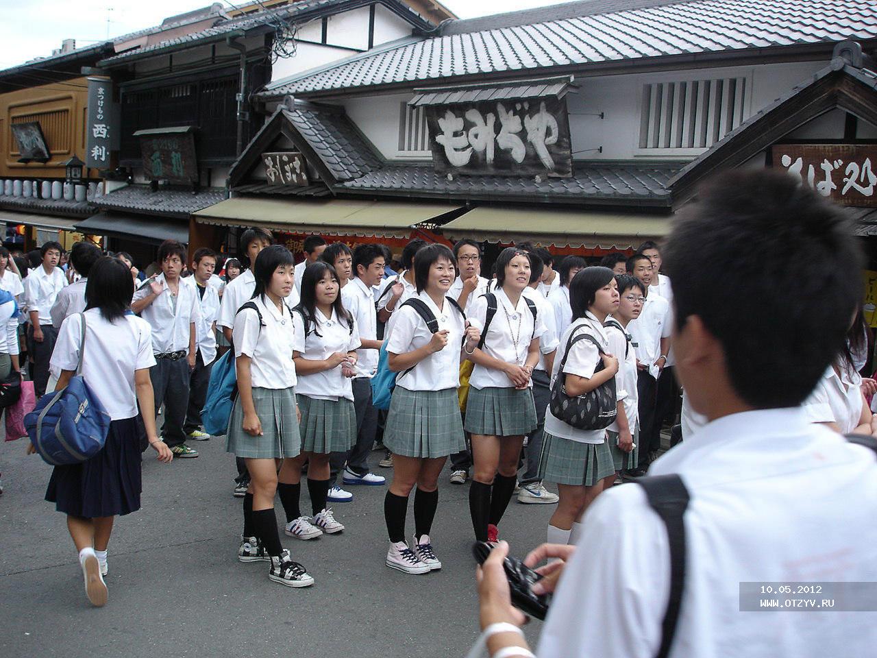 Школы японии про. Японские школьники. Школа в Японии. Старшая средняя школа в Японии. Население Японии школа.