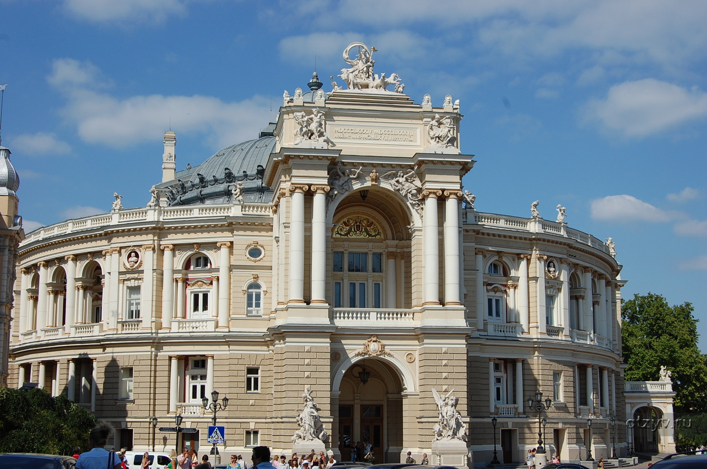 Оперный театр и Приморский бульвар