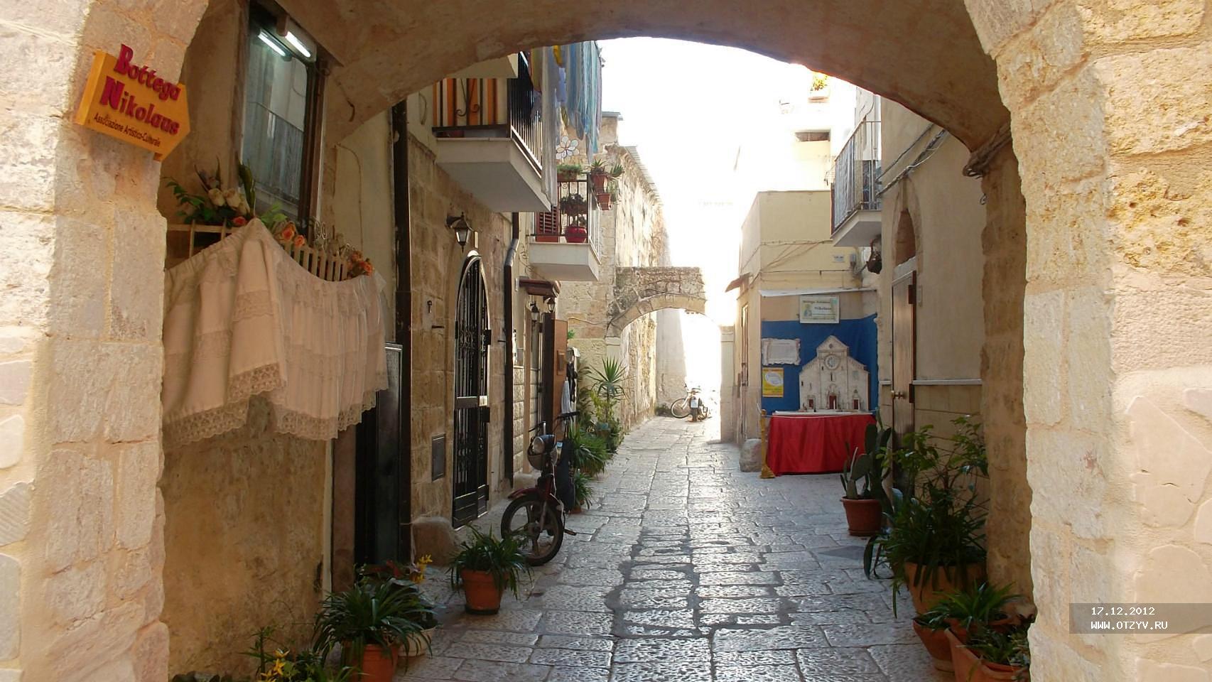 Бари улицы. Bari, Puglia, Италия. Бари Апулия. Бари Италия улицы. Полиньяно-а-Маре Италия улицы.