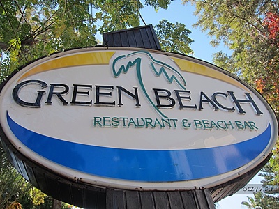 Очень популярный ресторанчик на пляже, с хорошим рейтингом на трипадвизоре