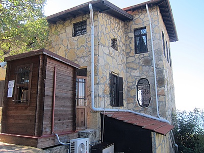 Культурный дом и слева будка- касса
