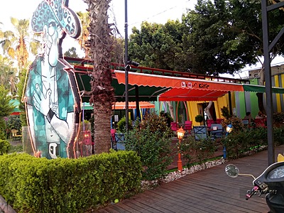 Кафе на Кейкубате , центр, с хорошей детской анимацией и аттракционами