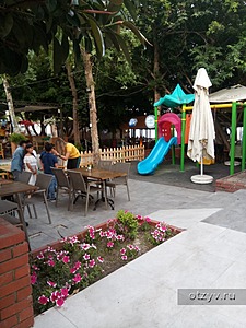 Кафе на Кейкубате , центр, с хорошей детской анимацией и аттракционам