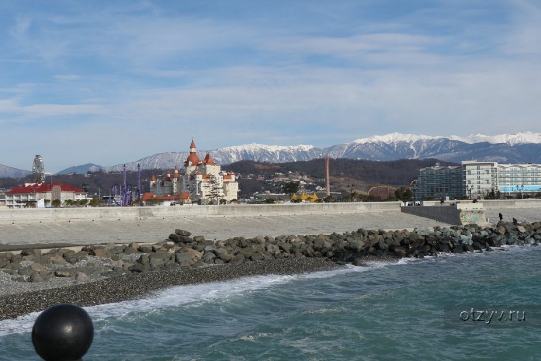 Адлер в январе. Набережная Адлер в январе. Сочи Адлер в январе. Адлер зима пляж.