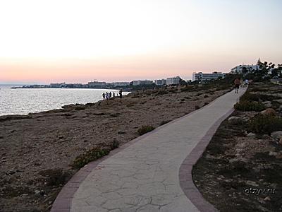 прогулочная дорожка к Пляжу Ammos kambouri Beach