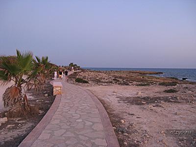 прогулочная дорожка к Пляжу Ammos kambouri Beach