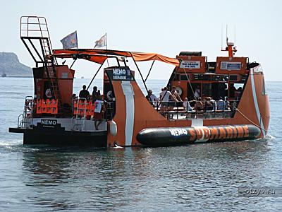 прогулочный кораблик Nemo Submarine