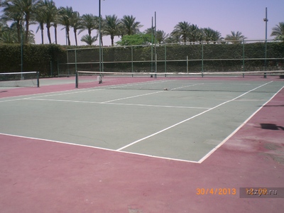  Теннисный корт на второй линии.